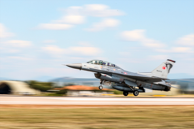 Türk Hava Kuvvetleri'nin "Şahin"leri Öncel Filo'da yetişiyor